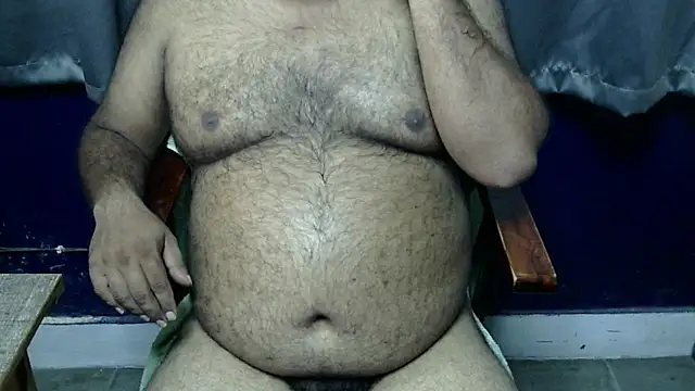 Snapshot of hairysubcub_70 chatting on 06.18.26 hairysubcub 70 online show from 06.18.26