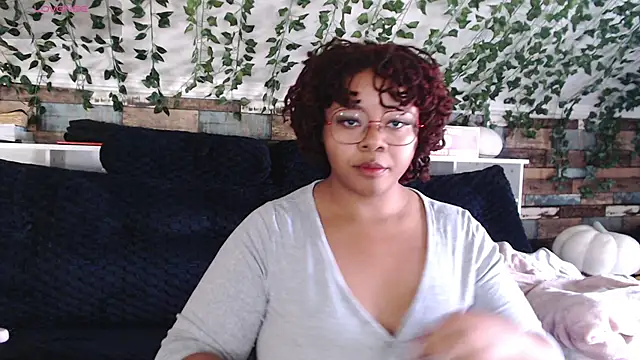 Snapshot of -khayaparker chatting on 12.19.24 -khayaparker online show from 12.19.24