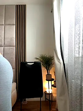 Snapshot of OIivia chatting on 12.16.25 OIivia online show from 12.16.25