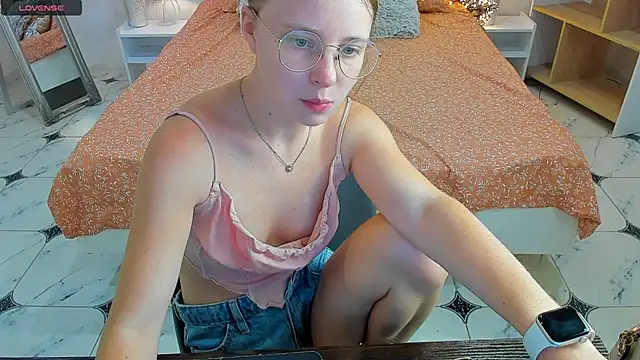 Snapshot of CharmedDoll chatting on 09.16.25 CharmedDoll online show from 09.16.25