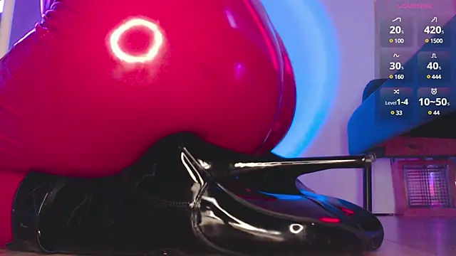 Snapshot of auroralatexprincess chatting on 02.06.25 auroralatexprincess online show from 02.06.25