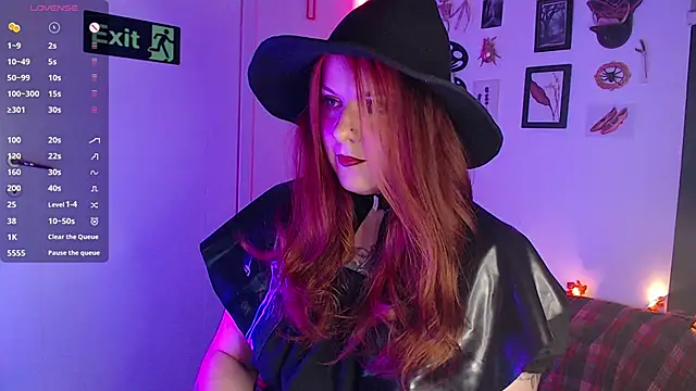 Snapshot of auroralatexprincess chatting on 10.30.25 auroralatexprincess online show from 10.30.25