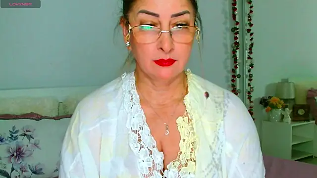 Snapshot of Tyana40 chatting on 07.27.26 Tyana40 online show from 07.27.26