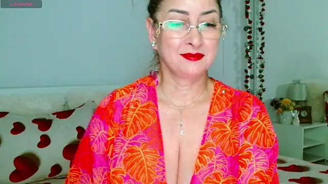 Snapshot of Tyana40 chatting on 08.05.26 Tyana40 online show from 08.05.26
