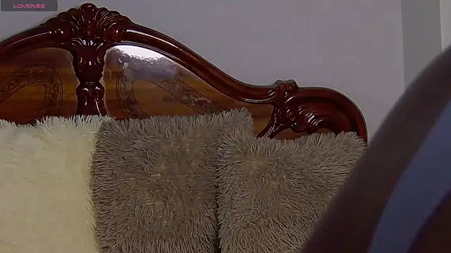 NicolePlay online show from 12.15.25