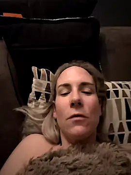 Snapshot of NaomiAndFriends chatting on 12.02.25 NaomiAndFriends online show from 12.02.25