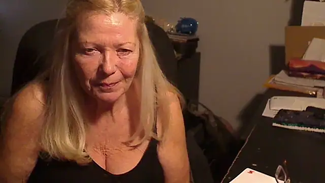 Snapshot of XTRAHORNYONE chatting on 03.02.25 XTRAHORNYONE online show from 03.02.25