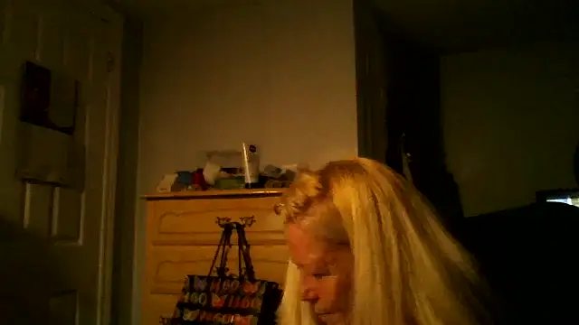 Snapshot of XTRAHORNYONE chatting on 09.30.25 XTRAHORNYONE online show from 09.30.25