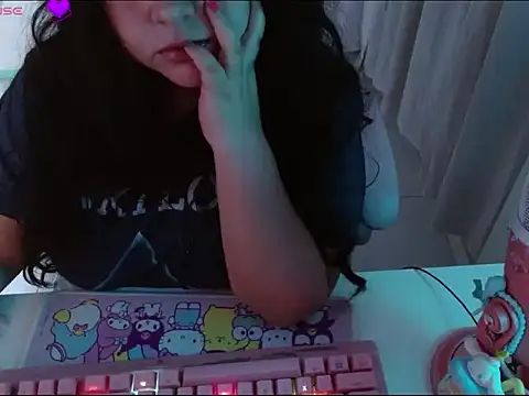 Snapshot of KittyK3 chatting on 09.09.25 KittyK3 online show from 09.09.25