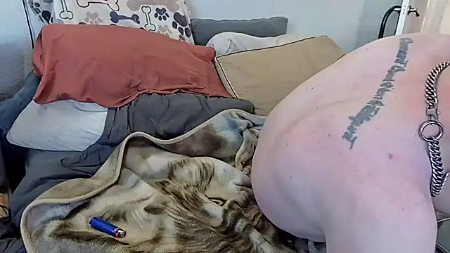 Snapshot of pyrowuff chatting on 10.28.25 pyrowuff online show from 10.28.25