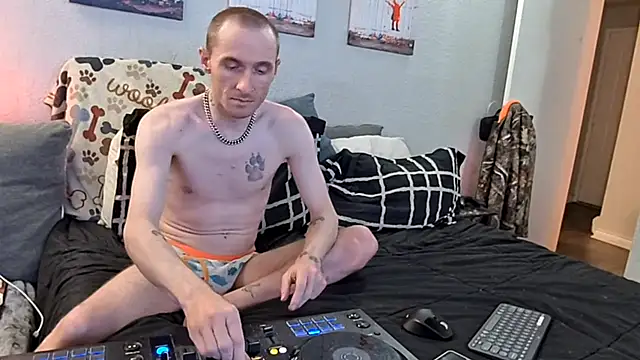 Snapshot of pyrowuff chatting on 02.02.26 pyrowuff online show from 02.02.26