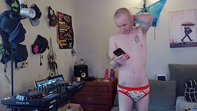 Snapshot of pyrowuff chatting on 07.06.26 pyrowuff online show from 07.06.26