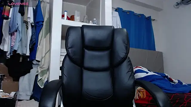 Snapshot of lewislamxxx_hot chatting on 02.19.26 lewislamxxx hot online show from 02.19.26