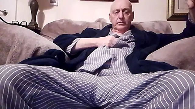 Snapshot of keeenn11 chatting on 03.24.26 keeenn11 online show from 03.24.26