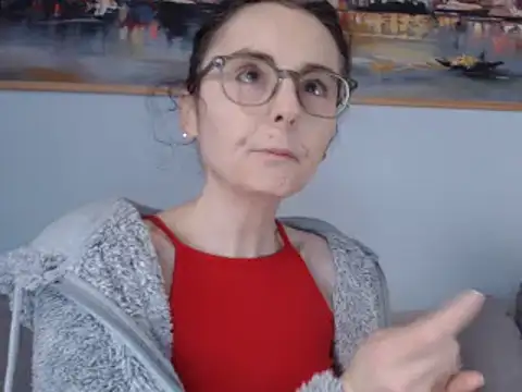 Snapshot of cleophee chatting on 03.21.25 cleophee online show from 03.21.25