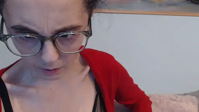 Snapshot of cleophee chatting on 10.28.25 cleophee online show from 10.28.25