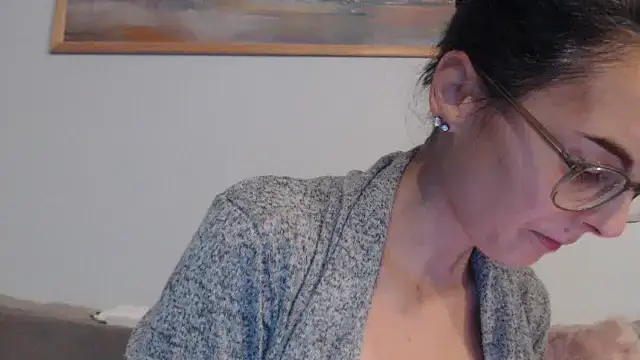 Snapshot of cleophee chatting on 12.05.25 cleophee online show from 12.05.25