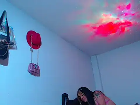 Snapshot of MARIANAWEED chatting on 11.14.25 MARIANAWEED online show from 11.14.25