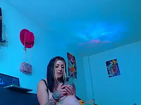 Snapshot of MARIANAWEED chatting on 12.13.25 MARIANAWEED online show from 12.13.25