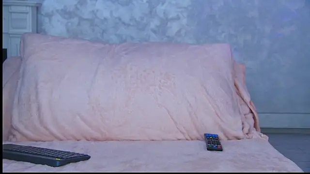 Snapshot of Michelle90u chatting on 11.15.25 Michelle90u online show from 11.15.25