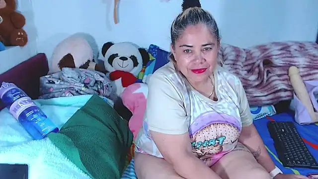 Snapshot of estrellita_fugaz16x chatting on 06.29.26 estrellita fugaz16x online show from 06.29.26
