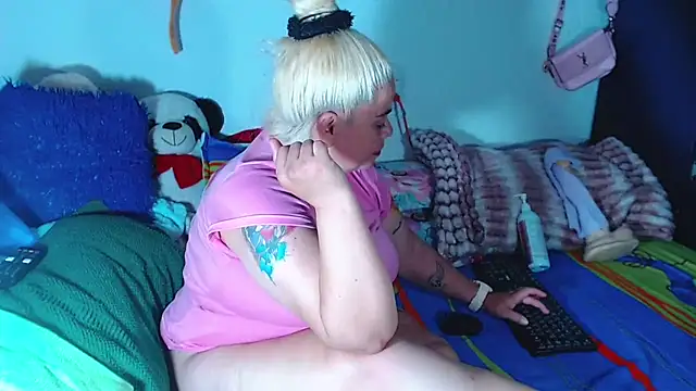 Snapshot of estrellita_fugaz16x chatting on 07.13.26 estrellita fugaz16x online show from 07.13.26