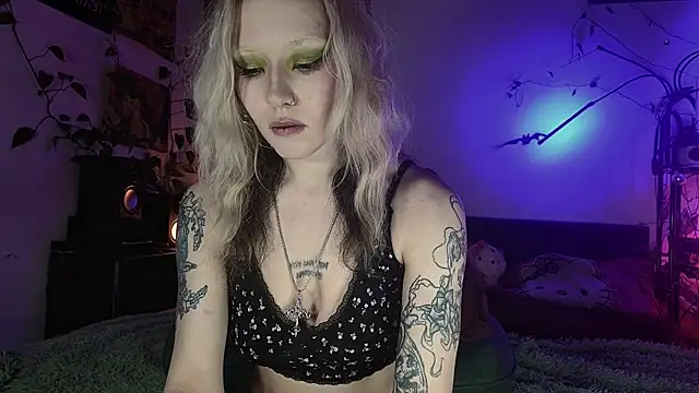 Snapshot of olivecum chatting on 11.12.25 olivecum online show from 11.12.25