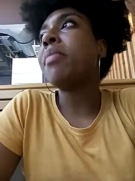 Snapshot of thaimy_ chatting on 01.22.25 thaimy online show from 01.22.25