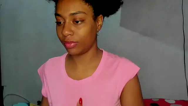 Snapshot of thaimy_ chatting on 09.11.25 thaimy online show from 09.11.25