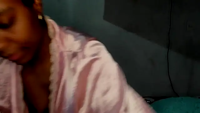 Snapshot of thaimy_ chatting on 09.19.25 thaimy online show from 09.19.25