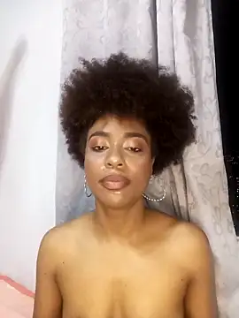 Snapshot of thaimy_ chatting on 10.16.25 thaimy online show from 10.16.25