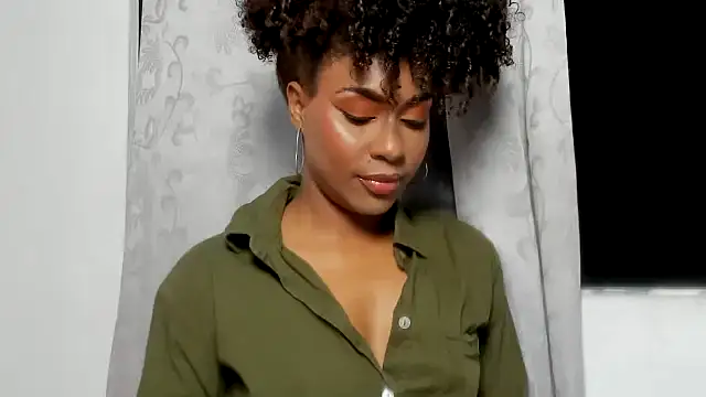 Snapshot of thaimy_ chatting on 11.03.25 thaimy online show from 11.03.25