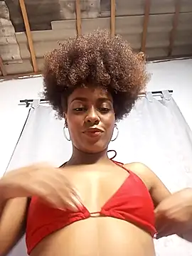 Snapshot of thaimy_ chatting on 11.13.25 thaimy online show from 11.13.25