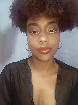 Snapshot of thaimy_ chatting on 11.27.25 thaimy online show from 11.27.25