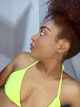 Snapshot of thaimy_ chatting on 12.02.25 thaimy online show from 12.02.25