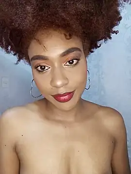 Snapshot of thaimy_ chatting on 12.16.25 thaimy online show from 12.16.25