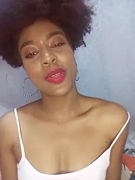 Snapshot of thaimy_ chatting on 12.18.25 thaimy online show from 12.18.25