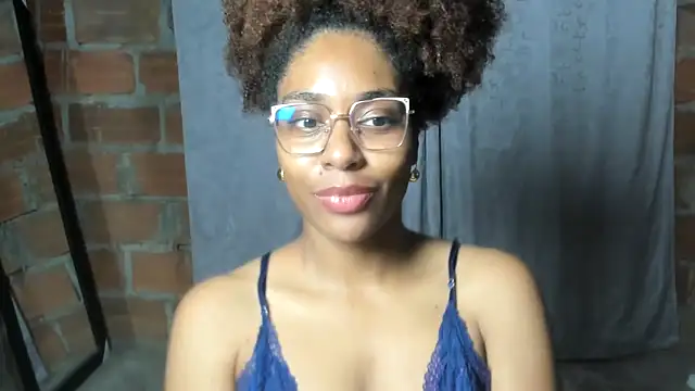 Snapshot of thaimy_ chatting on 05.28.26 thaimy online show from 05.28.26