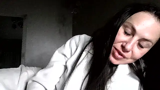 Snapshot of JulianaGold1 chatting on 06.06.26 JulianaGold1 online show from 06.06.26