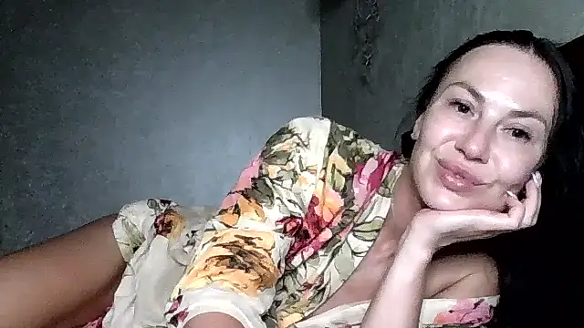 Snapshot of JulianaGold1 chatting on 06.29.26 JulianaGold1 online show from 06.29.26