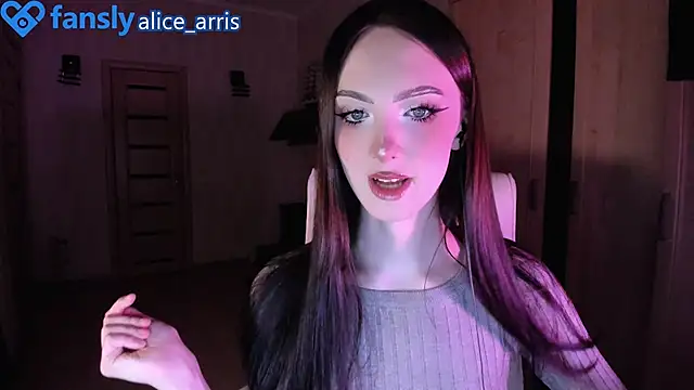 Snapshot of Alice__Aris chatting on 10.14.25 Alice  Aris online show from 10.14.25