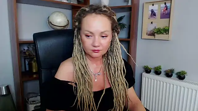 Snapshot of KayaMagic chatting on 12.17.24 KayaMagic online show from 12.17.24