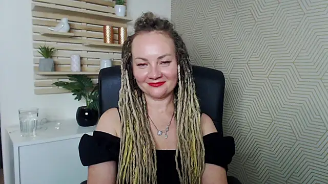 Snapshot of KayaMagic chatting on 09.29.25 KayaMagic online show from 09.29.25