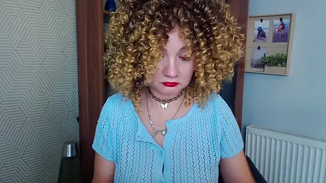 Snapshot of KayaMagic chatting on 10.20.25 KayaMagic online show from 10.20.25