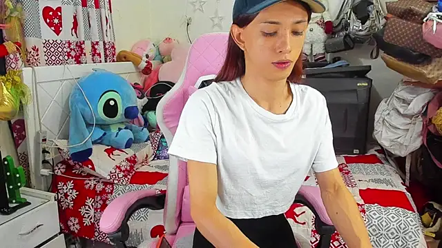 Snapshot of Lawrncesofiets chatting on 12.12.24 Lawrncesofiets online show from 12.12.24