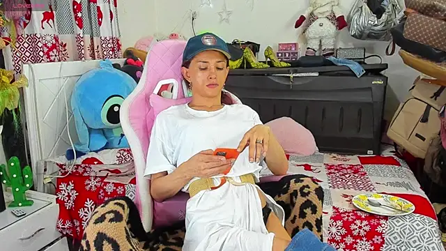 Snapshot of Lawrncesofiets chatting on 12.17.24 Lawrncesofiets online show from 12.17.24