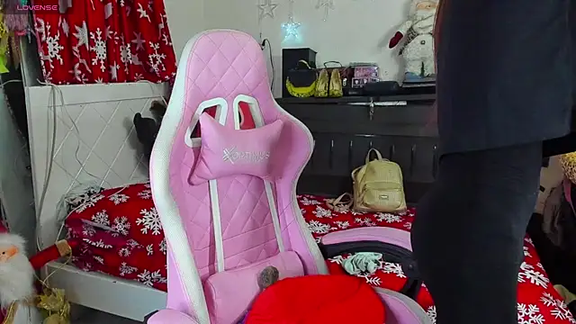 Snapshot of Lawrncesofiets chatting on 12.20.24 Lawrncesofiets online show from 12.20.24