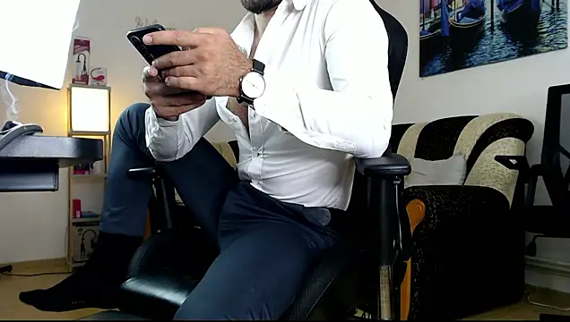Snapshot of marioslim chatting on 06.25.26 marioslim online show from 06.25.26