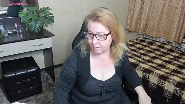 Frau Marta online show from 12.14.24