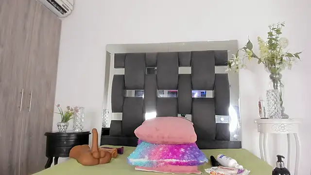 Snapshot of tanyyaa chatting on 03.01.25 tanyyaa online show from 03.01.25